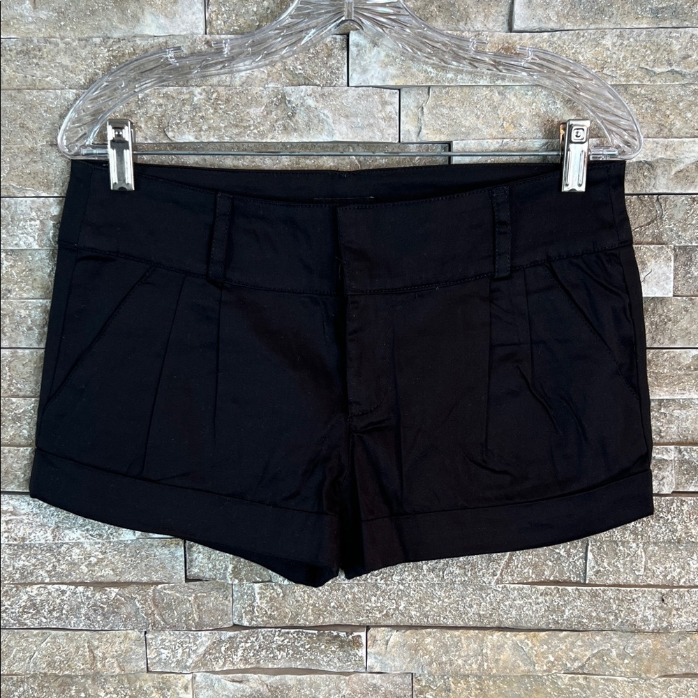 🖤NEW- Black Pleated, Cuffed Women's Shorts